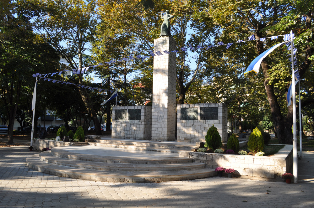 ΠΛΑΤΕΙΑ ΗΡΩΩΝ